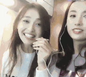 更重要的是,唐嫣这样肆无忌惮的笑容,真的只有在闺蜜吕一面前才展现