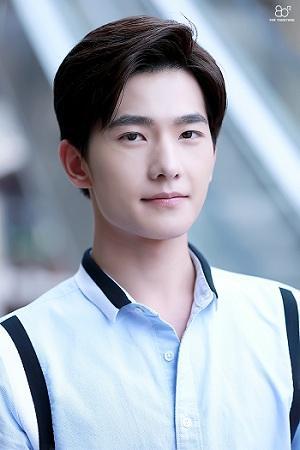 赵丽颖杨洋加盟综艺《东成西就》,请来王家卫