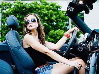 5个“危险驾驶”习惯，夏天很容易犯，女司机更要注意！