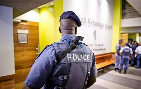 南非23岁黑人男子被3名女性注射不明物质 遭轮流性侵