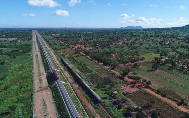 中国修的这条铁路，让肯尼亚“提速”一个世纪(图)
