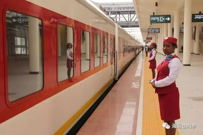 总统亲自试乘！中国援建非洲铁路，又一个大工程通车了
