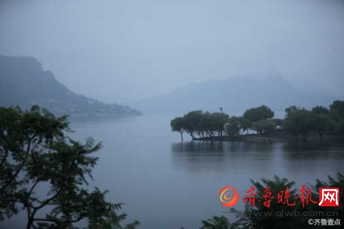 济南卧虎山水库,雨后烟雾缭绕赛江南