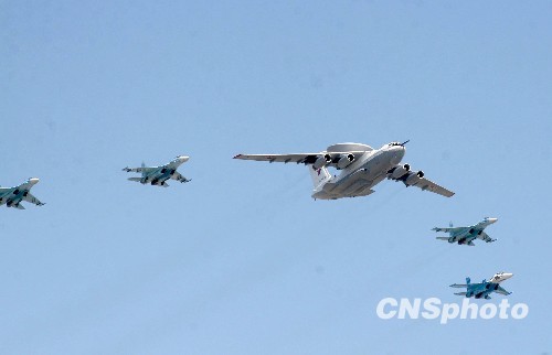 俄称俄苏-27在波罗的海上空拦截美B-52轰炸机