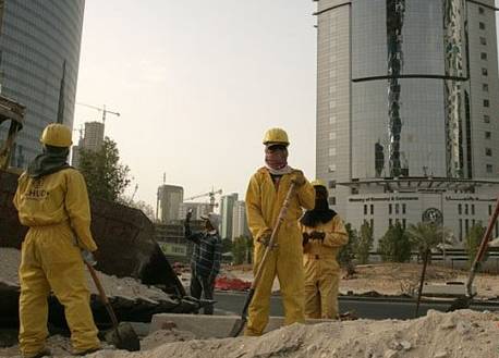 8国拉黑的卡塔尔堕落成啥样了,看病不要钱,油