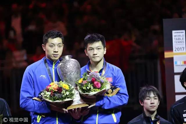 哈哈哈国乒你们够了,奖杯不要面子的啊!