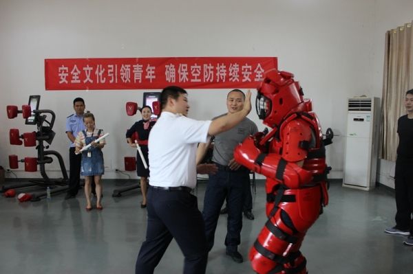 图片 安全生产月东航江西开展蓝天党团小组活