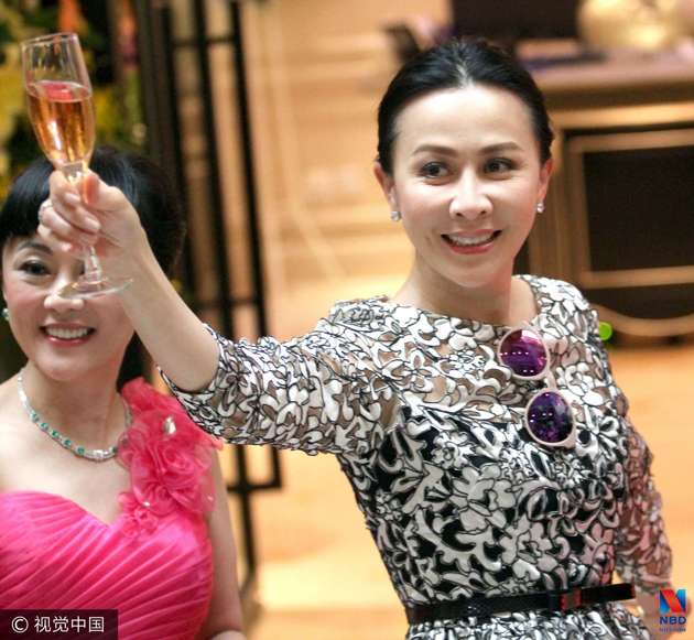 刘嘉玲再推个人红酒品牌 单瓶最高498元，喝的是“情怀”？