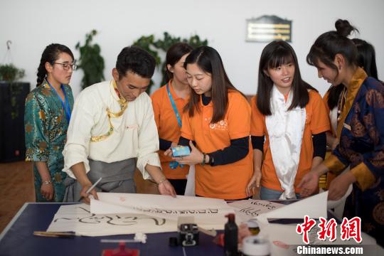 香港青少年西藏感受藏医药文化