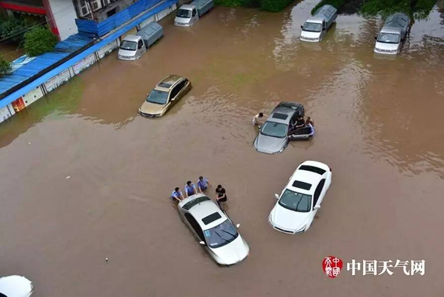 关注 | 南方多省遭暴雨 中国气象局进入四级应急状态