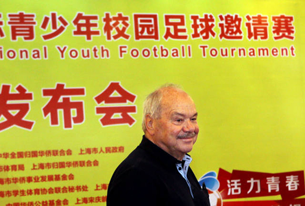 “中国球员心里只有钱，忘了为谁比赛”国足首任洋帅很痛心！