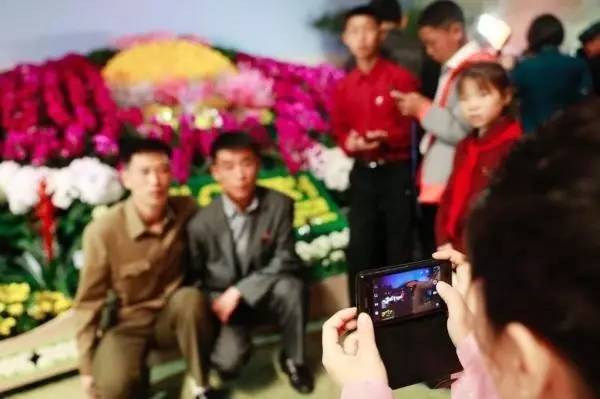 对标三星S8：朝鲜推出售价1600-4700元旗舰手机
