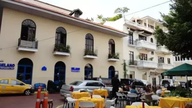 外交部长王毅为这件事喝起了香槟！