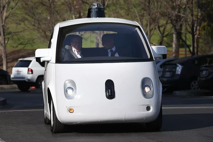 Google宣布旗下无人驾驶测试车“萤火虫”退役