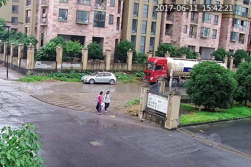 昨天失踪的男生14岁初中女生今天在西湖边被两个女生画给心手图片
