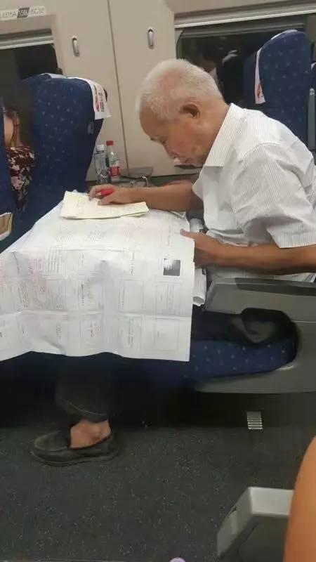 又见扫地僧 测绘地理界78岁院士刘先林穿旧鞋坐高铁  致敬！