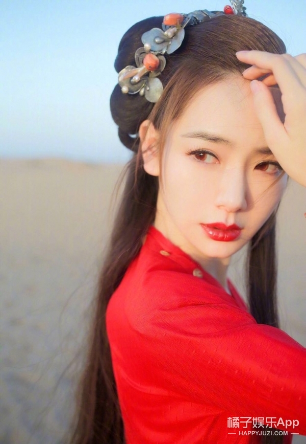 红衣如女侠的铠甲浓妆淡抹皆可仗剑天涯