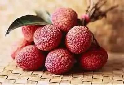 荔枝这么甜,吃多了反而低血糖?医生提醒:儿童