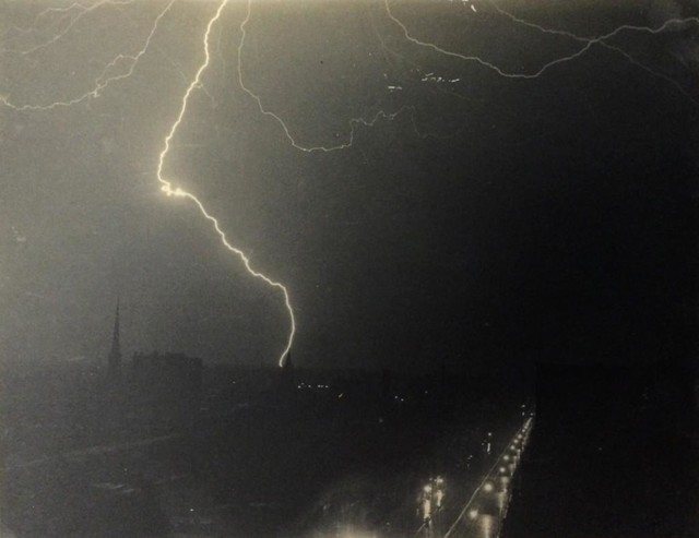 130多年前拍摄世界上第一张闪电照片