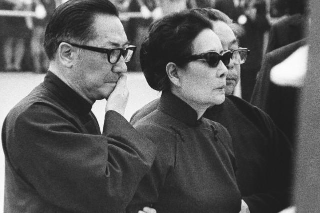 蒋介石棺材一直未入土,严重影响后代,蒋经国为