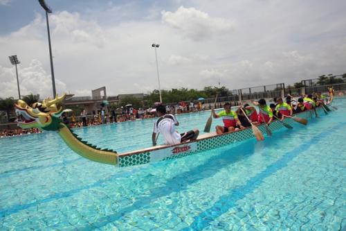 龙舟重回惠州校园:学生体验龙舟拔河感受团结