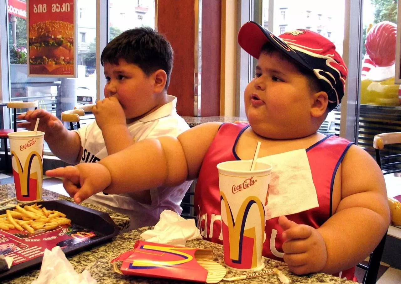 【天使科普】孩子胖点没关系？你可能不知道肥胖会导致孩子长不高|身高|体重|骨龄_新浪新闻