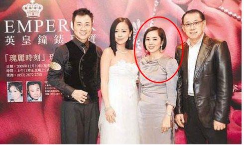 新闻客户端 杨受成的女儿杨诺思目前是英皇钟表珠宝的掌舵人,早年间曾