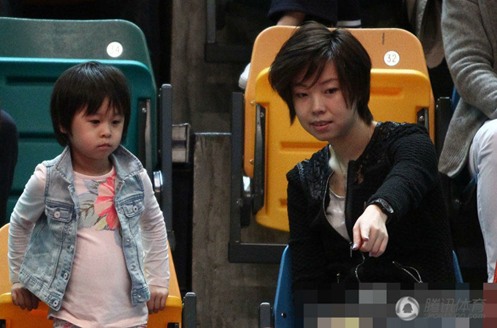 樊振东“让球”演技太拙劣了，是不是大魔王张怡宁教他的……