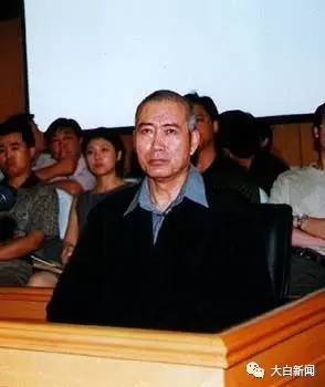 花钱捞人、上吊自杀、移居国外…落马官员被查