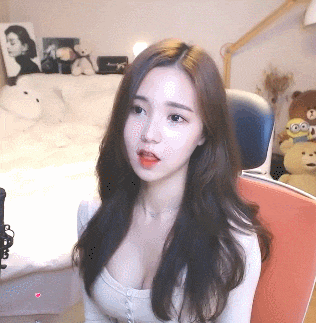 爆笑gif:怎么现在动不动就帮美女摘胸罩,难道真的有胸