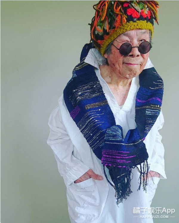这位94岁的老奶奶也太潮啦，真是活到老美到老呢