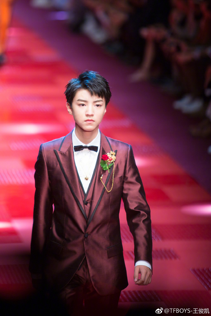 9b884b3bgy1fgpkv2icjwj21111jke81