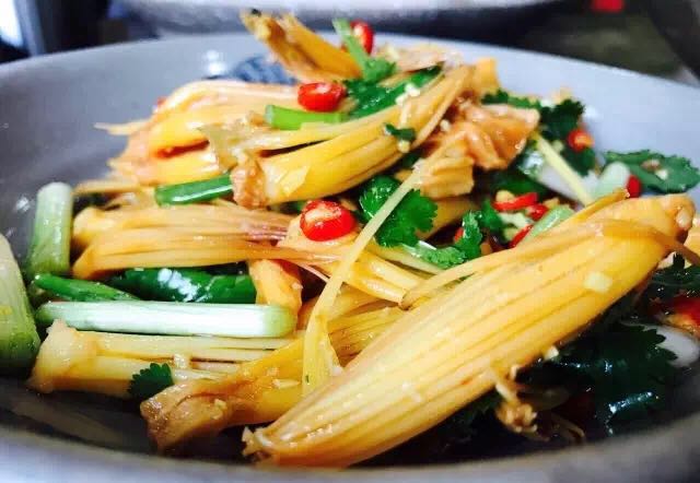 辣椒面拌青芒果,果然又到了可以凉拌一切的季