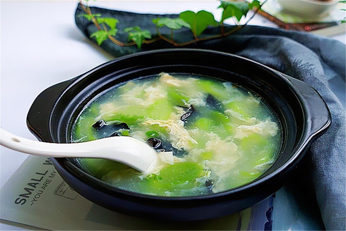 夏季心火重，可多喝丝瓜鸡蛋汤，更容易补充水分和矿物质_凤凰资讯