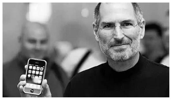 十年前他受乔布斯邀请写下了这篇iPhone评测