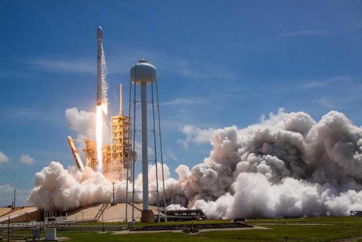 大获成功！SpaceX第二次发射并回收重复利用火箭