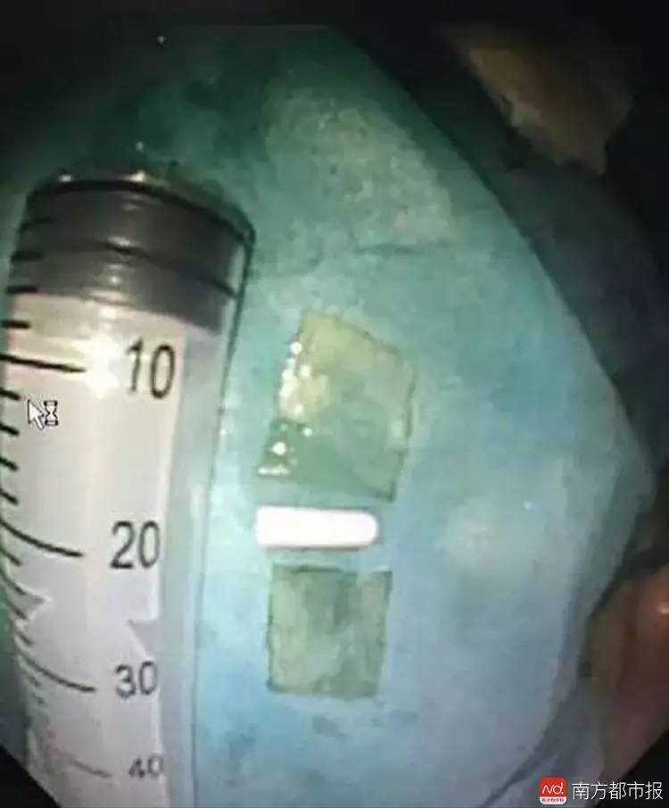 图里钳着药瓶 猜成语_药瓶卡通图片(3)