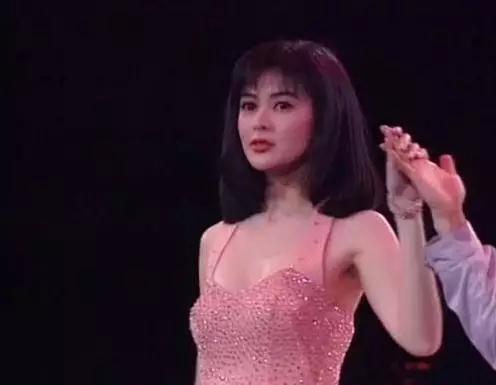 关之琳小时候照片 关之琳26年前照片曝光