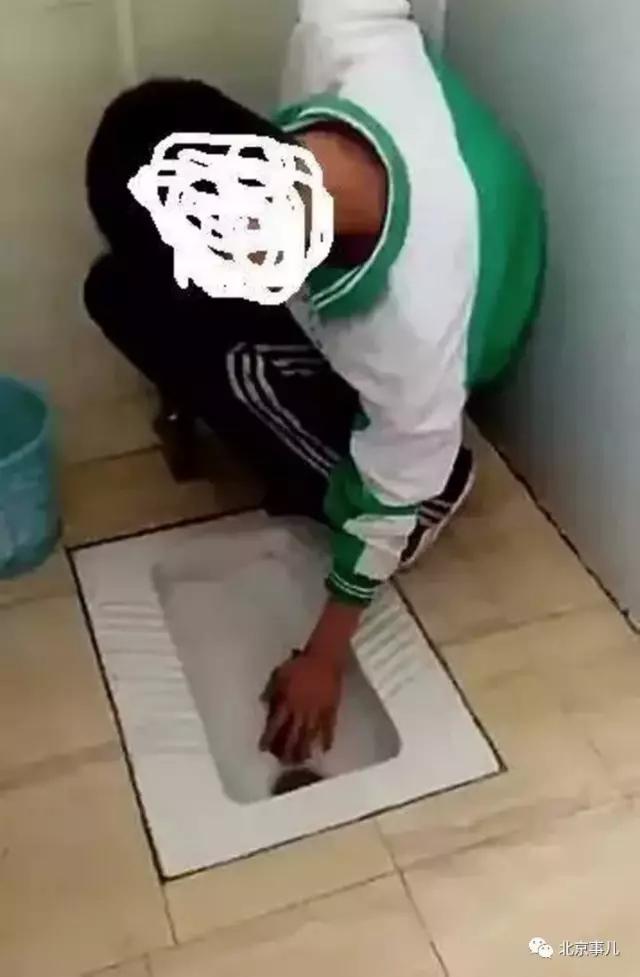 受辱视频和截图,其中一网友发布视频截图配文称,北京市延庆区第二中一