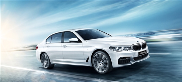 宝马全新5系国内首撞:看着都心疼