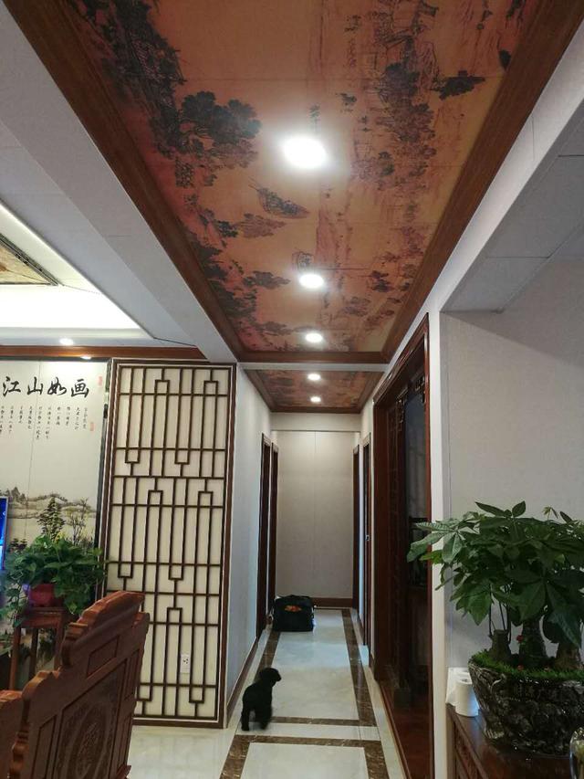 178平米的房子,装修花了50万,全套红木家具花了60万,朋友看了这搭配,都竖起了大拇指