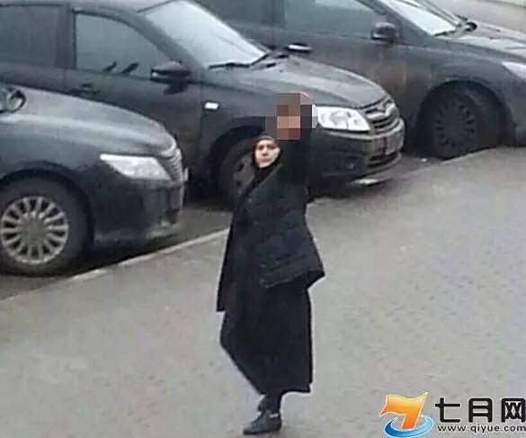 俄罗斯保姆虐杀幼童,斩首后提头游街