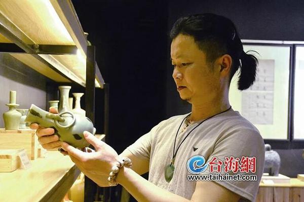 晋江一民间收藏家痴迷古玩27载 希望开办私人博物馆