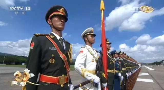 主席检阅驻港部队，有8个重要细节