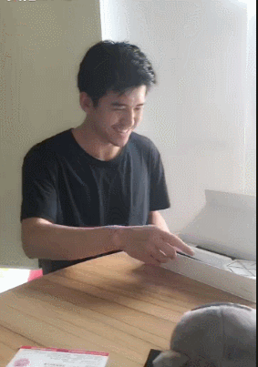 我们让公司的男生猜了猜明星周边的价格,结果却被说败家!