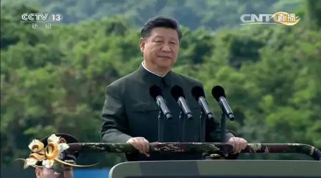 军容震撼！习近平检阅中国人民解放军驻港部队 | 视频