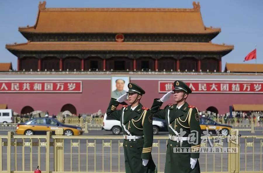 纪实 | 护卫国旗重于生命的军人