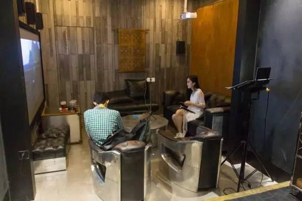 国内首家周杰伦投资网吧体验：300元/小时、定制主机