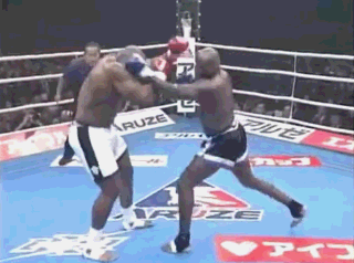 300斤肌肉男王八拳暴打格斗专家!技术PK力量谁才是终极王道?_凤凰体育