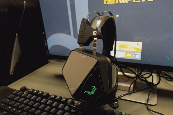 国内首家周杰伦投资网吧体验：300元/小时、定制主机